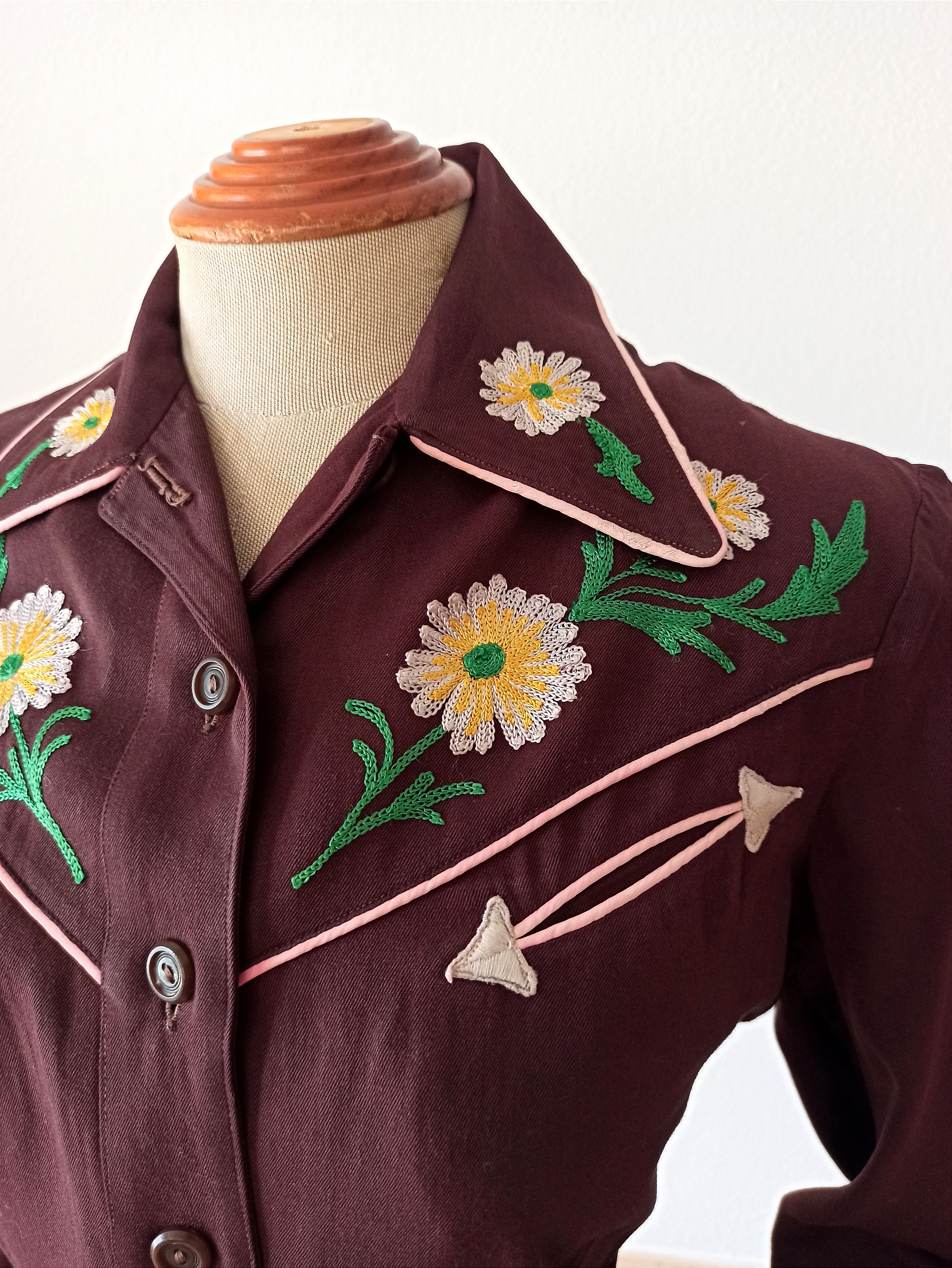Daisy embroidery and pocket detail on the Connie shirt
