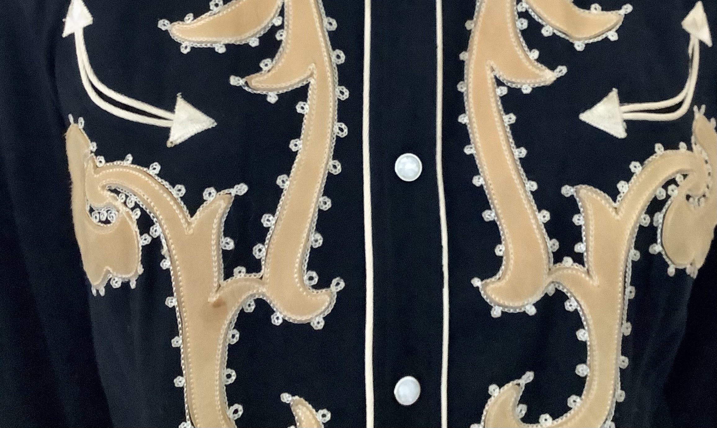 Seller photograph of the California Ranchwear shirt’s pale applied scrollwork, decorative dots, piping and snap-front construction.