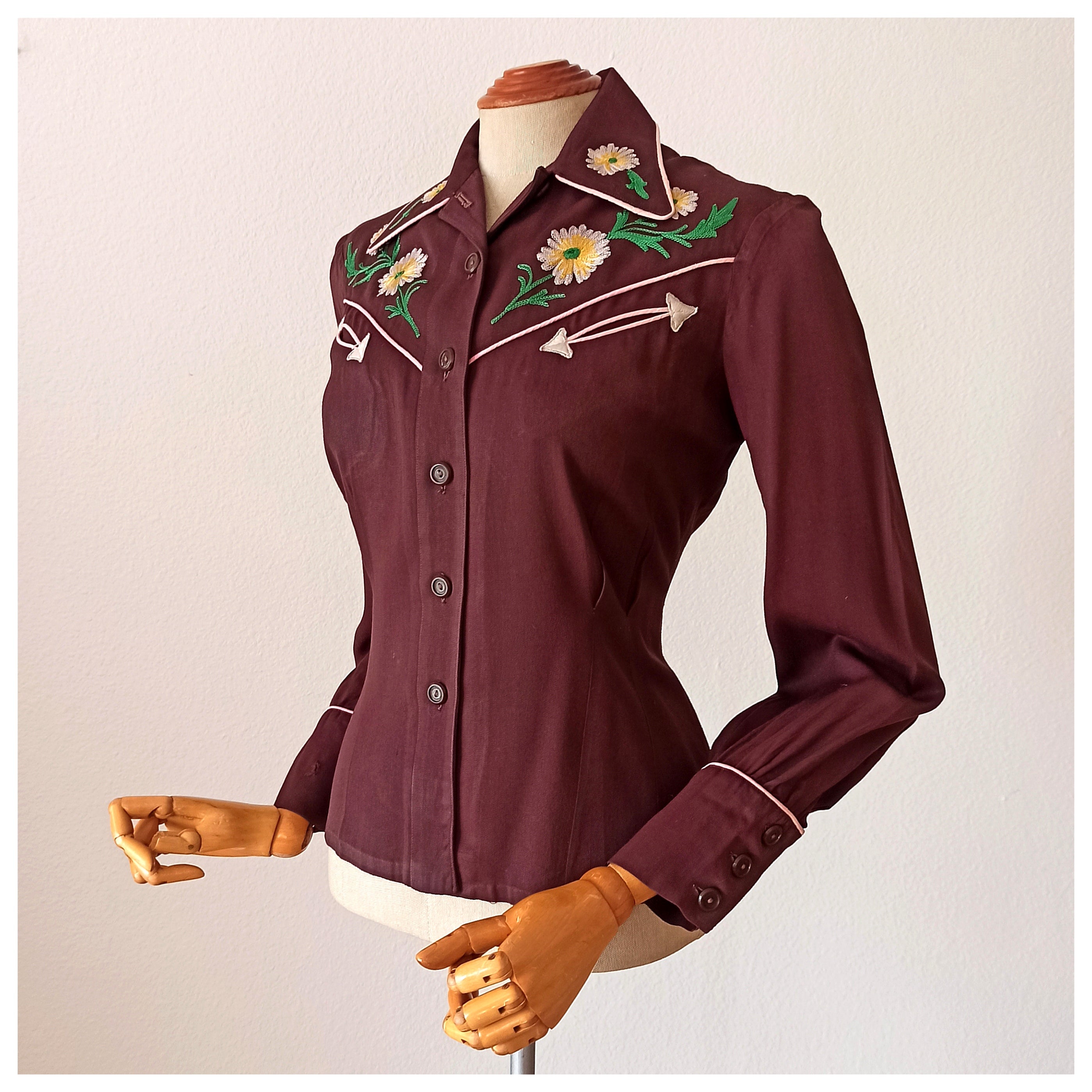 Daisy-embroidered Western shirt with Connie Sportswear label