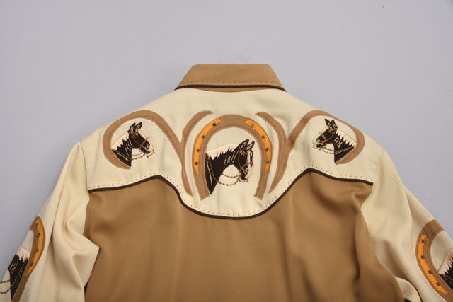 Upper-back detail of the 1930s Rodeo Ben shirt worn by Gene Autry, Autry object 91.221.560.