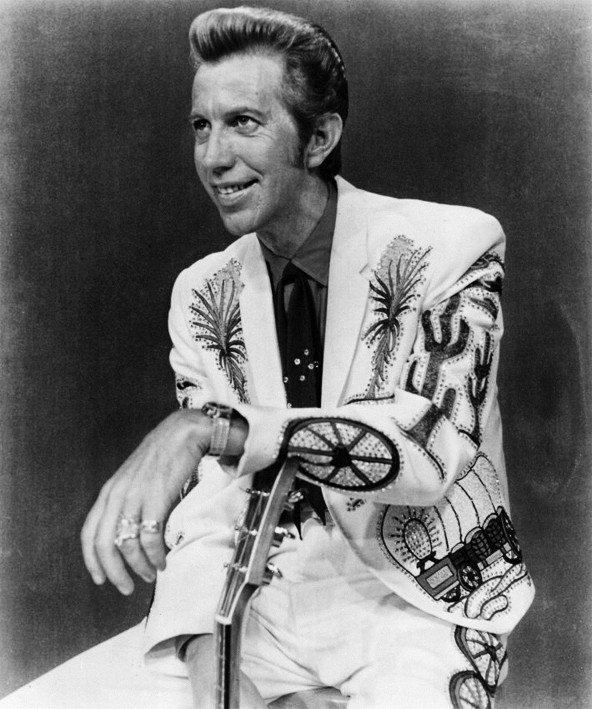 Porter Wagoner in a wagon-wheel suit, c. 1969